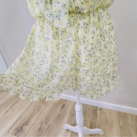 NWT SADIE & SAGE beautiful floral romper - Picture 3 of 9
